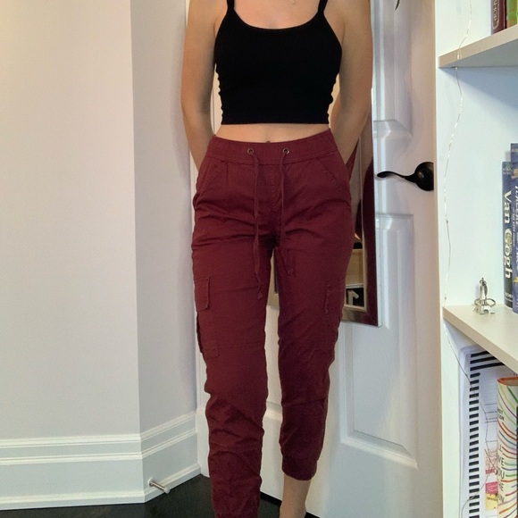 Reitmans burgundy fitted cargos - Picture 1 of 4